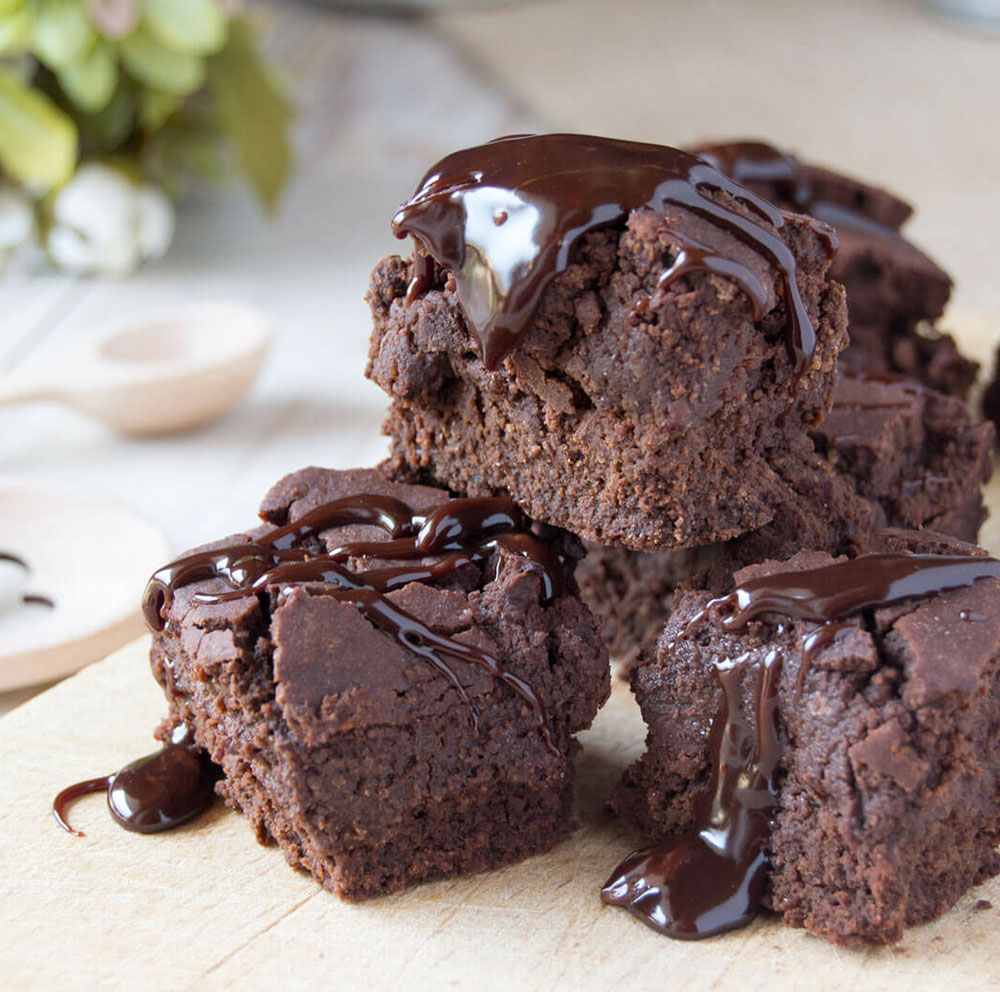 Brownies al cioccolato fondente con farina di mandorle e farina di avena