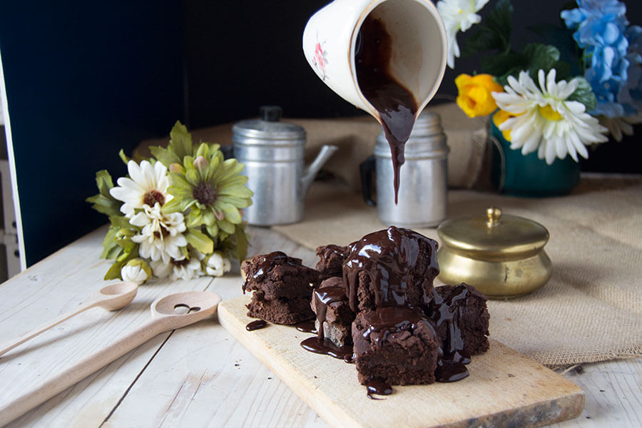 Brownies al cioccolato fondente con farina di mandorle e farina di avena